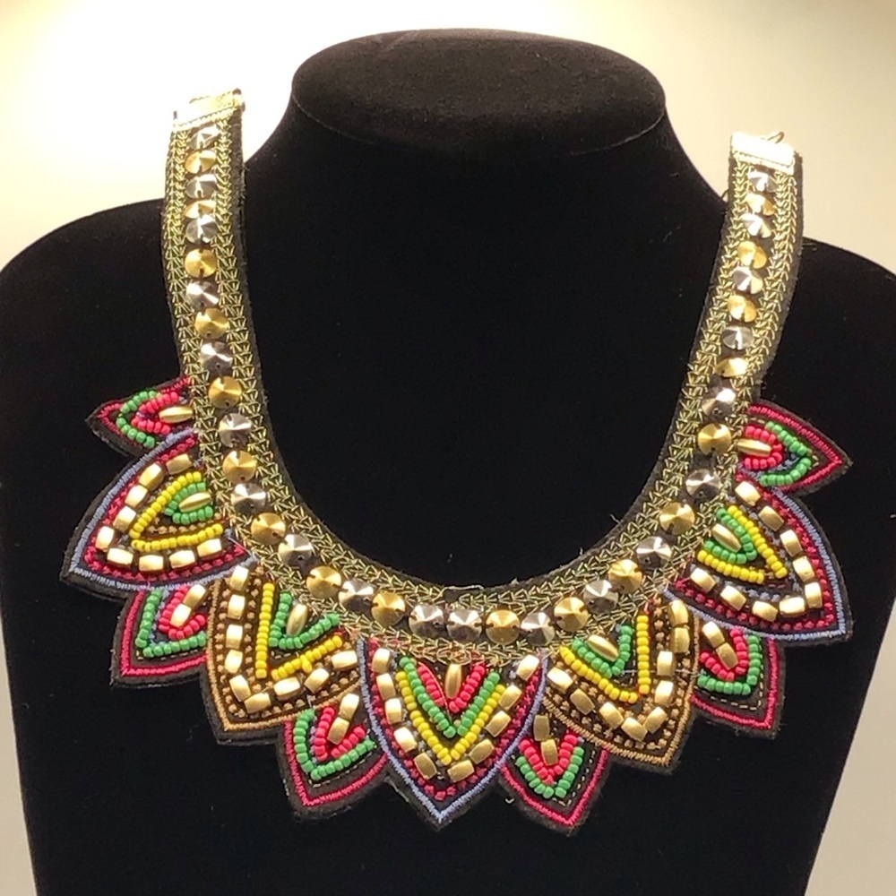 Light Women’s beaded Colar Necklace
For Shirts or Sweaters